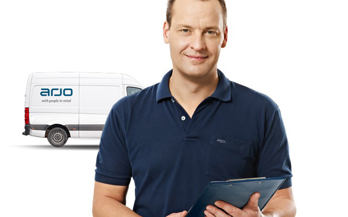 Aftermarket-service-male_8x5.jpg