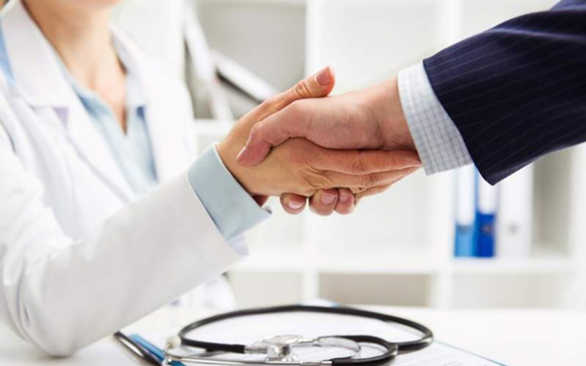 arjo-clinical-hand-shake-600x375.jpg