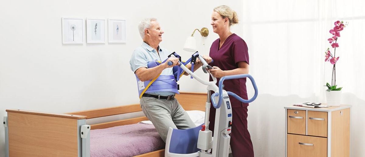 Arjo sara flex nurse patient2