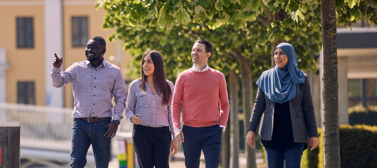 Colleagues walking in city (2)