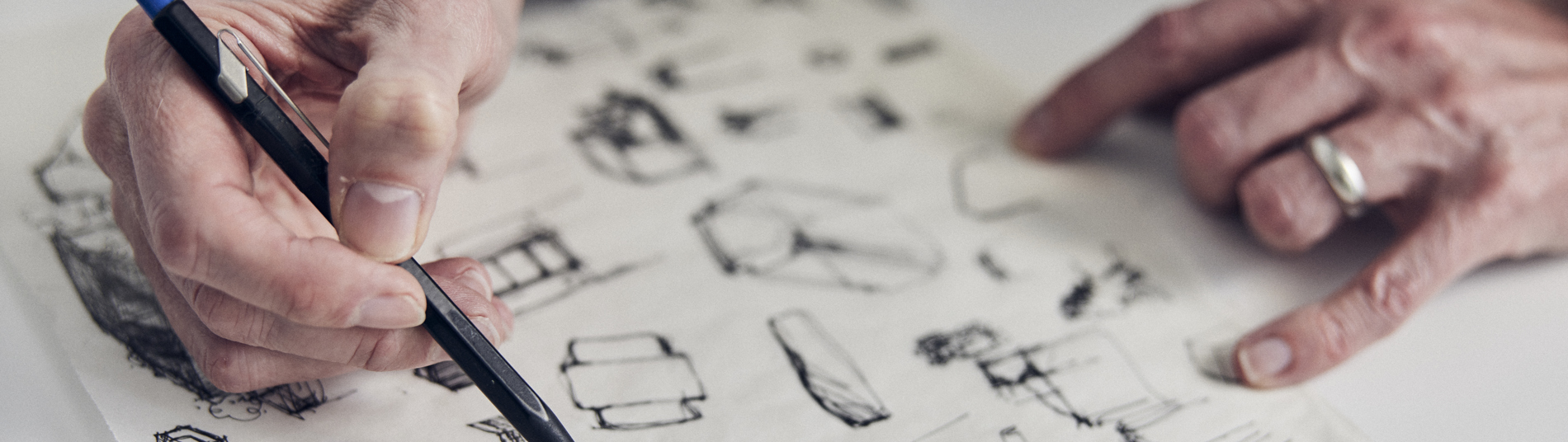 architect drawing close-up (1)