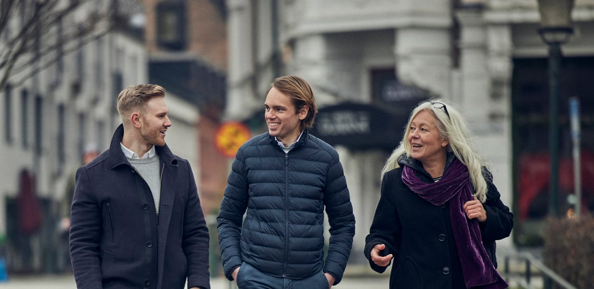 Colleagues in the city (4)