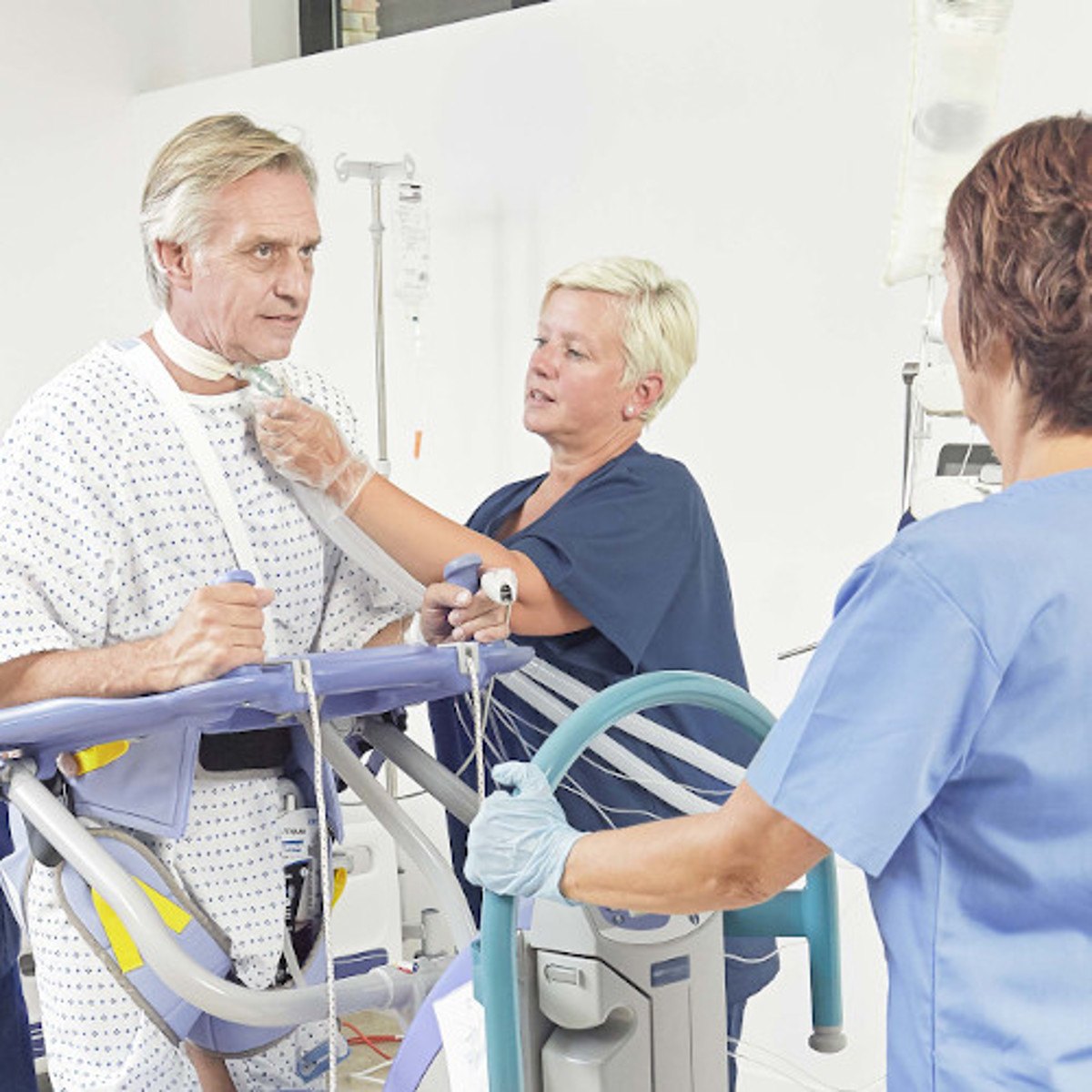 Arjo Early mobilisation nurses helping sara flex patient 500x500.jpg