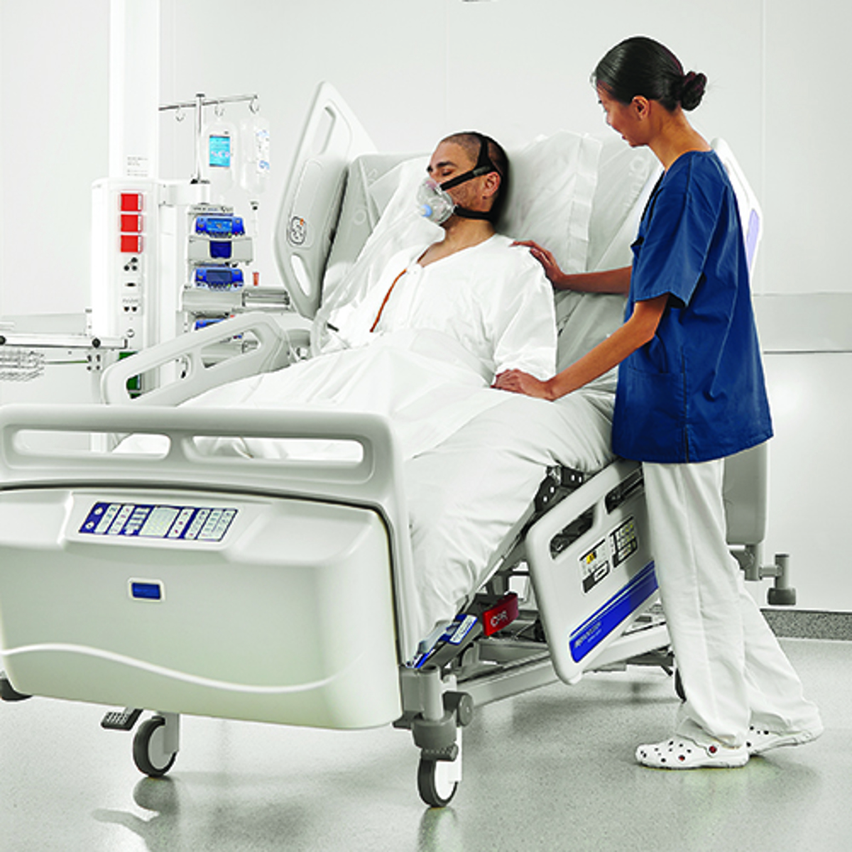 Arjo Early mobilisation Citadel ICU nurse and patient in bed 500 x 500.jpg