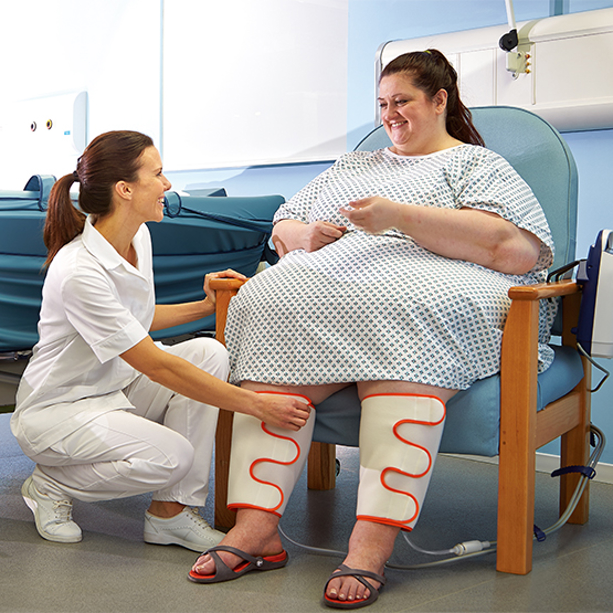 arjo-bariatric-nurse-patient-flowtron-vte-block.jpg